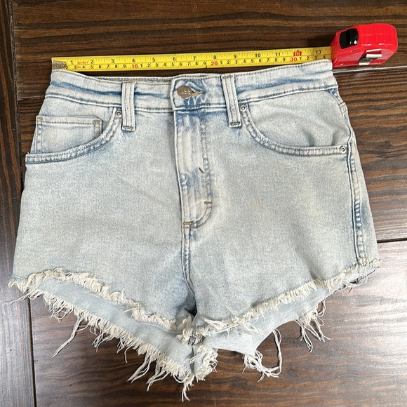 Lee Light Wash High Rise Cut Off Jean Shorts - Picture 11 of 12